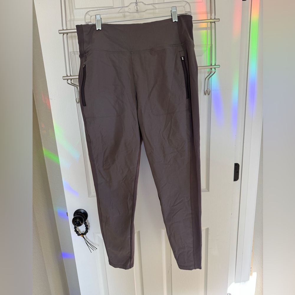 Athleta Headlands Hybrid Light in Tan